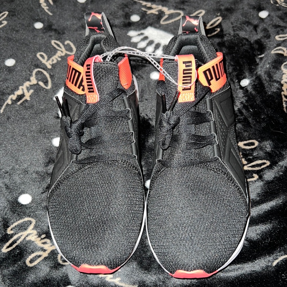 Puma shoes never worn size 5
